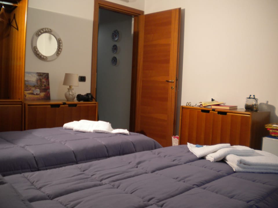 Classic Double Room Single Use, Private Bathroom | Premium bedding, down comforters, pillowtop beds, minibar