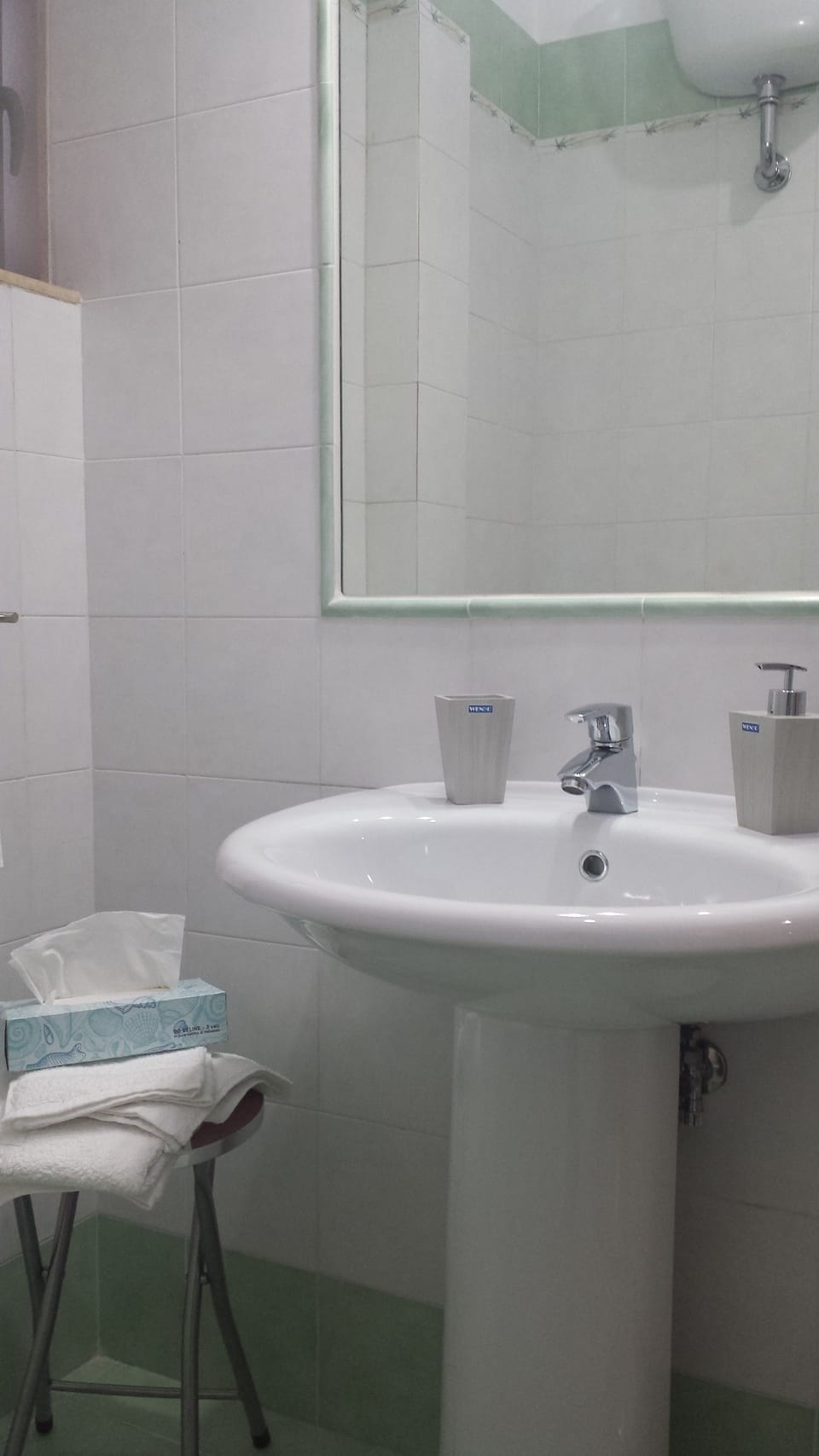 Classic Double or Twin Room, Private Bathroom | Bathroom | Shower, eco-friendly toiletries, hair dryer, bidet