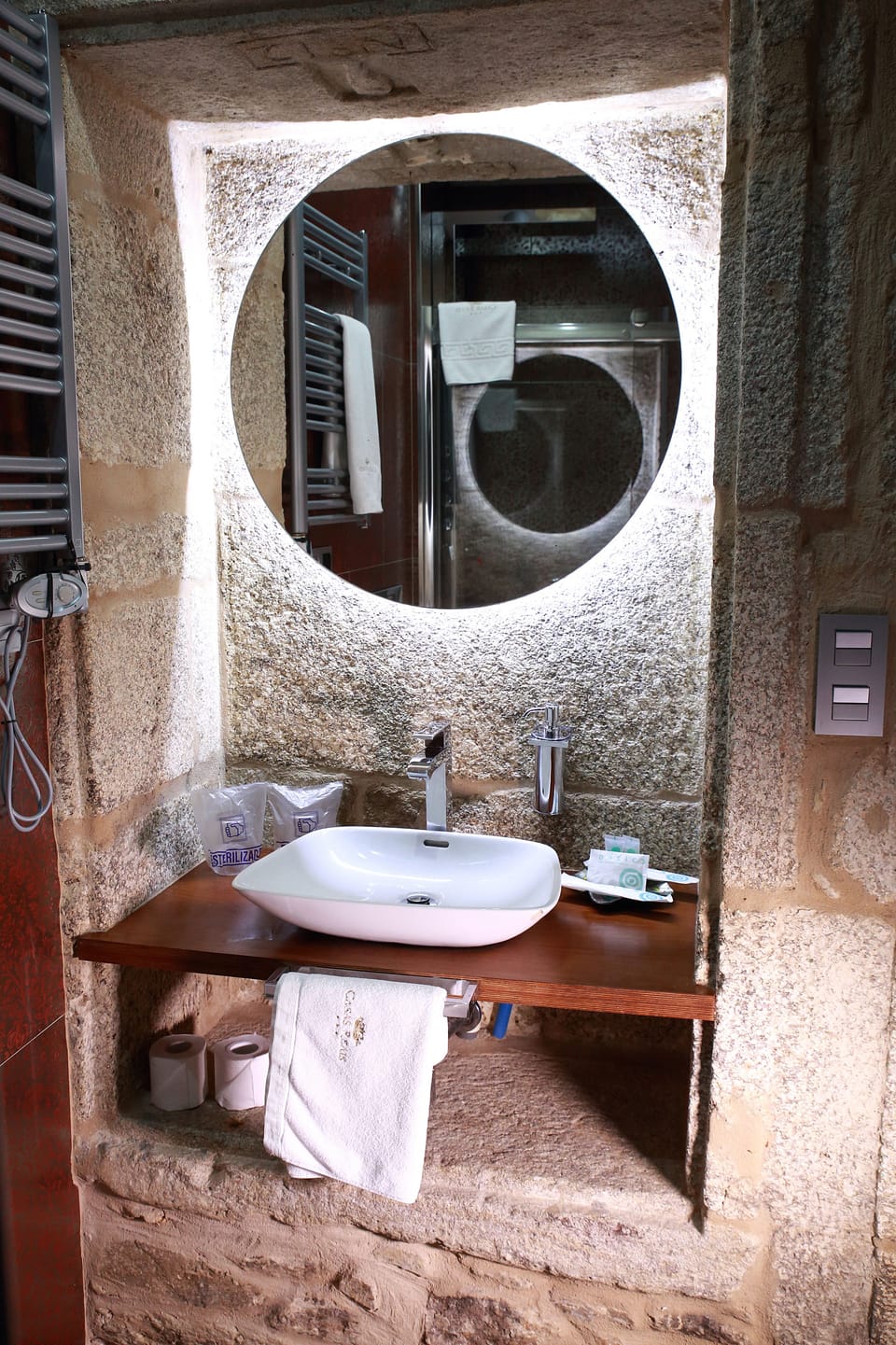 Double Room | Bathroom | Free toiletries, hair dryer, towels