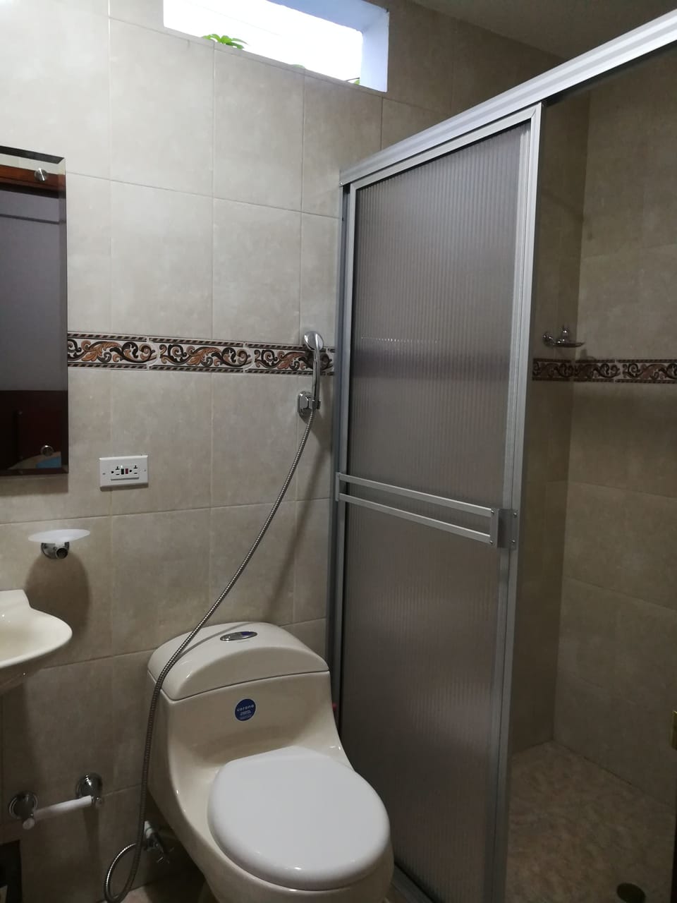 Double Room | Bathroom | Shower, free toiletries