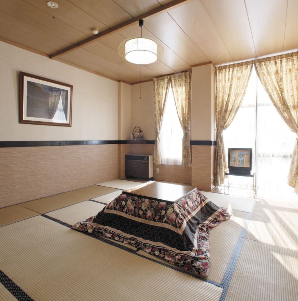 Superior Japanese Style Room with Shared Bathroom, Non Smoking | Living area | Flat-screen TV