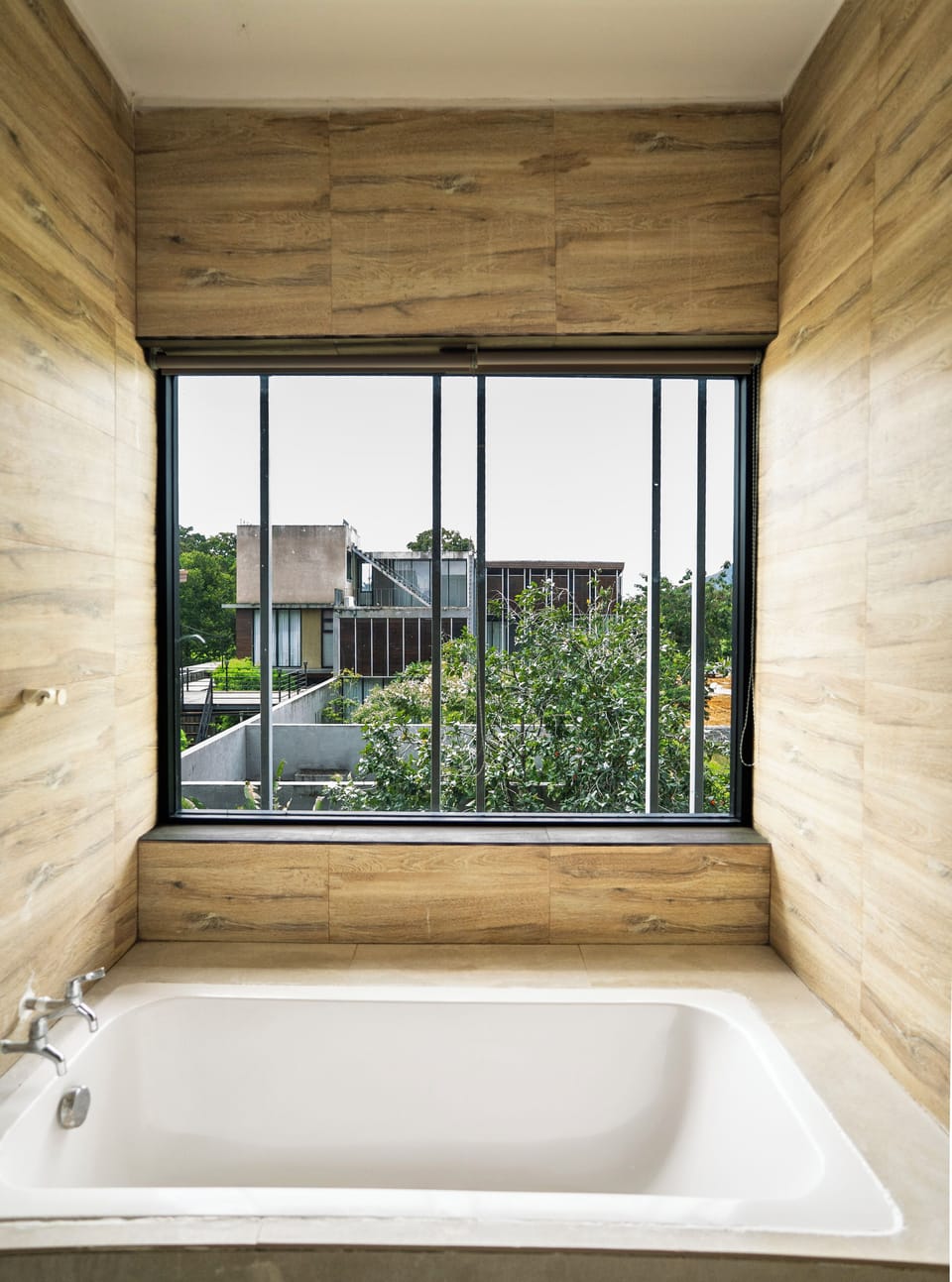 Suite with Mountain View | Bathroom | Separate tub and shower, hydromassage showerhead, free toiletries