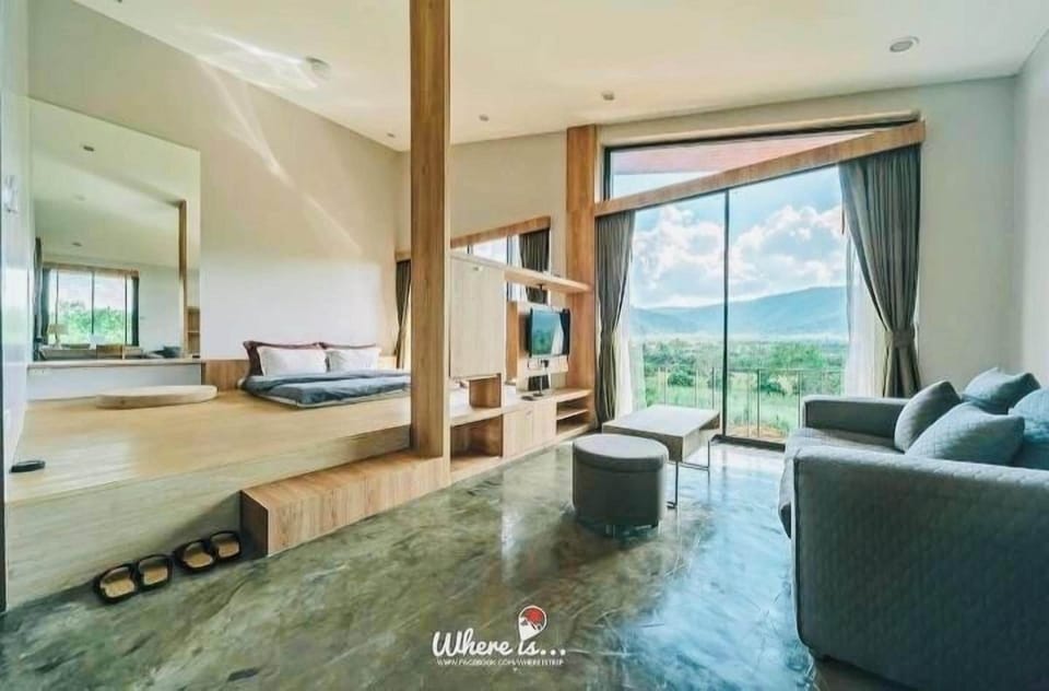 Suite with Mountain View | Minibar, individually furnished, desk, blackout drapes