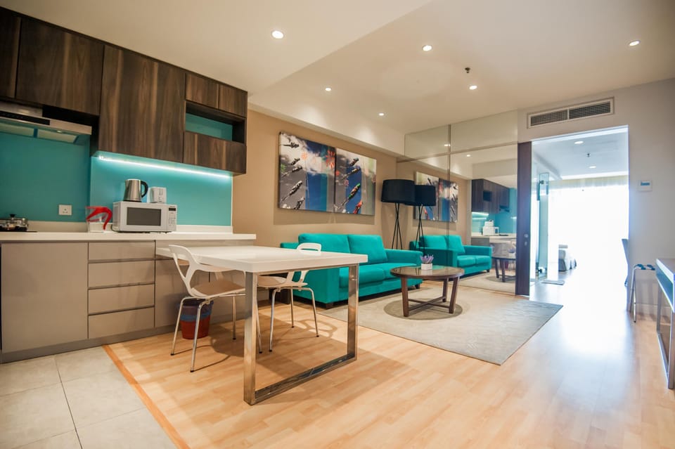 Suite, 1 Bedroom | Living area | 20-inch TV with satellite channels