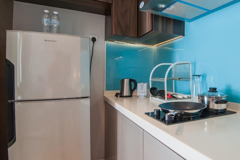 Apartment, 2 Bedrooms | Private kitchenette | Fridge, electric kettle