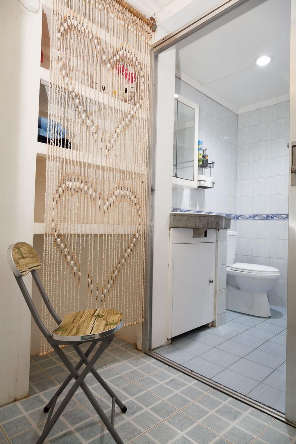 Emerald Deluxe Room, Private Bathroom | Bathroom amenities | Shower, hair dryer, bidet, towels