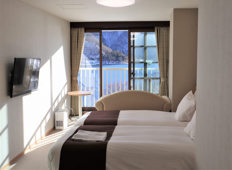 Standard Twin Room | In-room safe, desk, soundproofing, free WiFi