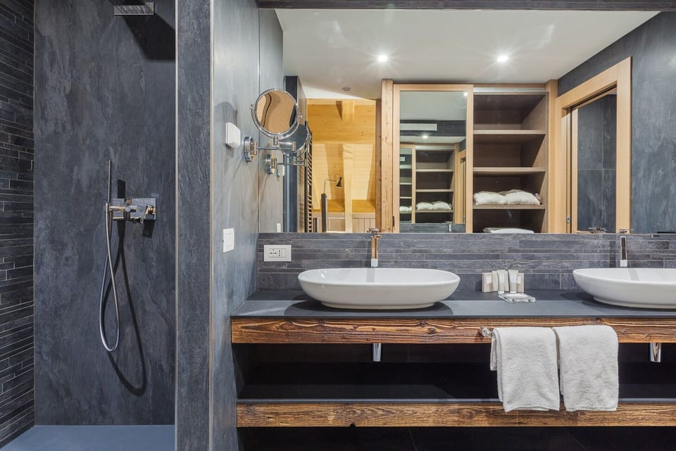 Suite, Mountain View (Alpine) | Bathroom | Separate tub and shower, free toiletries, hair dryer, bathrobes