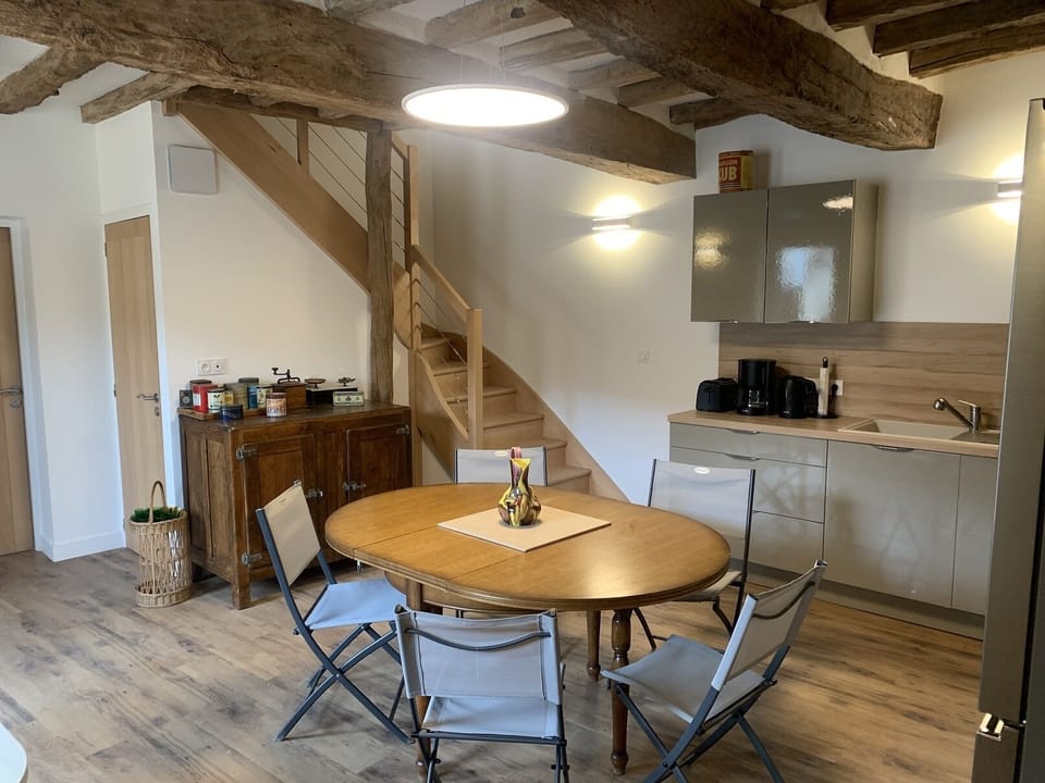Comfort Cottage, Private Bathroom, Courtyard View | Private kitchen | Highchair