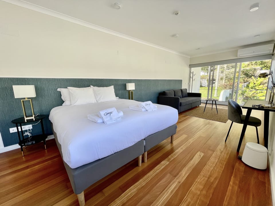 Deluxe Studio Suite, Balcony, Garden View | Individually decorated, individually furnished, free cribs/infant beds