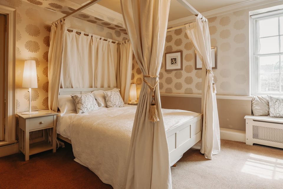 Superior Four Poster Room, King Bed | Minibar, in-room safe, individually decorated, individually furnished
