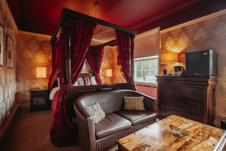 Deluxe Four Poster Room, King Bed | Minibar, in-room safe, individually decorated, individually furnished