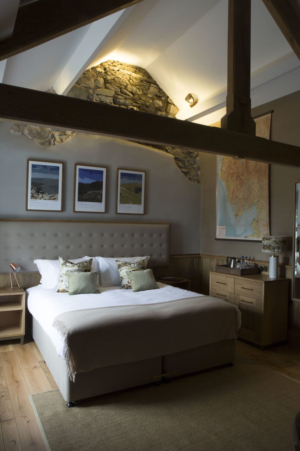 Premium Double or Twin Room, Ensuite (Pillar) | In-room safe, individually decorated, individually furnished, desk
