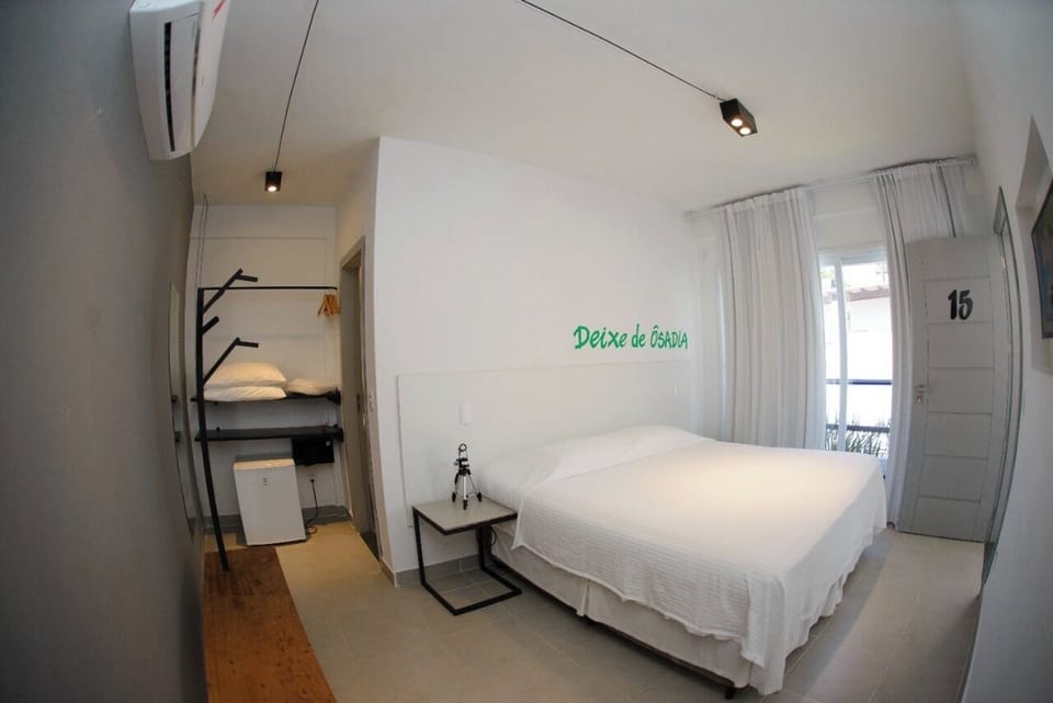 Quarto Casal | Premium bedding, minibar, in-room safe, blackout drapes