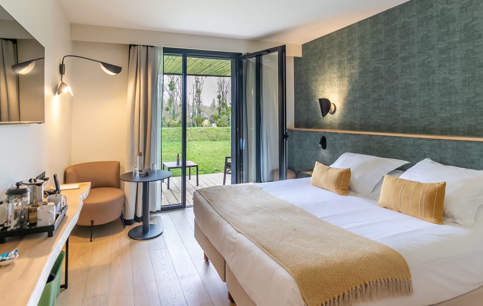 Comfort Room, Terrace | Premium bedding, individually decorated, individually furnished, desk