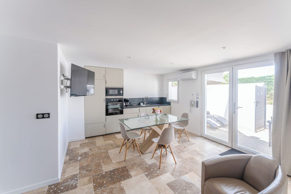 Standard Apartment, 2 Bedrooms, Terrace | Private kitchen | Coffee/tea maker, electric kettle