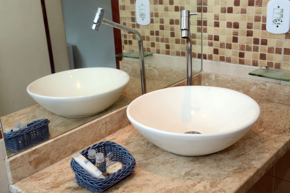 Bathroom sink