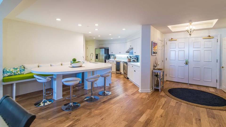 Quartz Counters w/seating for 6