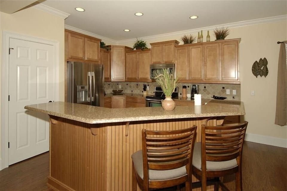 Breakfast Bar/Kitchen
