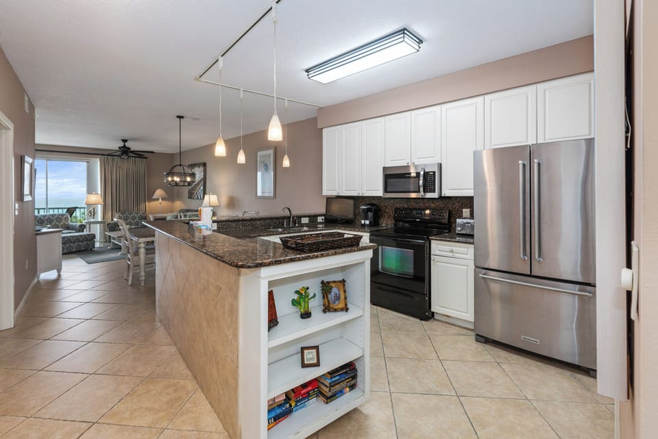Fully Equipped Kitchen with View to the Gulf.