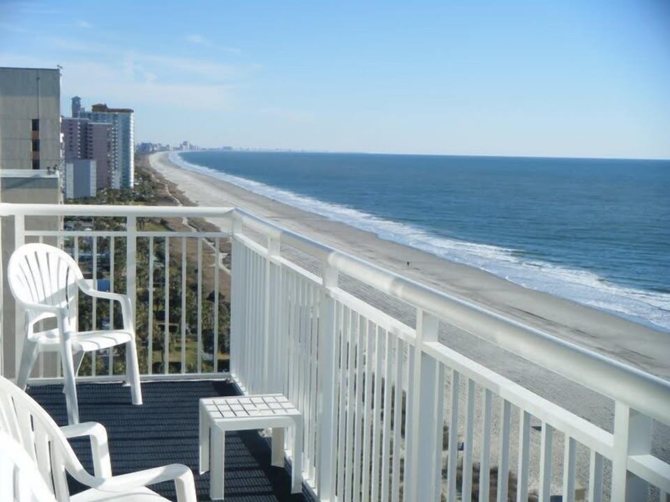 Beautiful unobstructed oceanfront view.