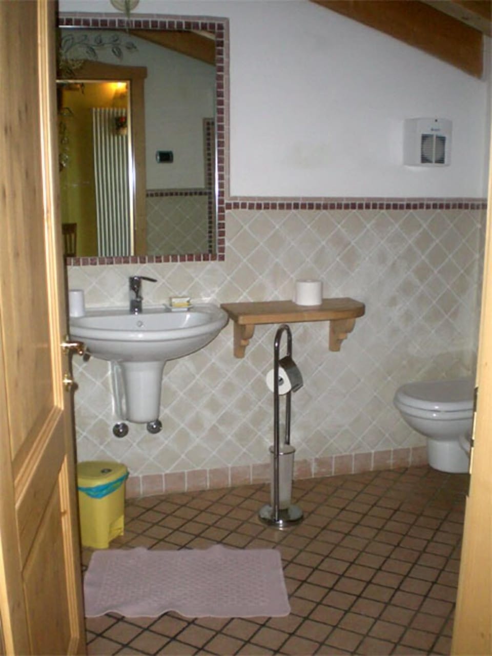 Quadruple Room | Bathroom | Shower, free toiletries, hair dryer, bidet