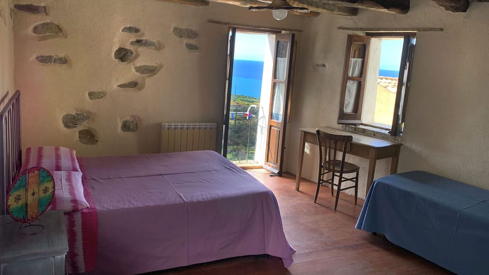 House (A Cava) | Premium bedding, free WiFi, bed sheets