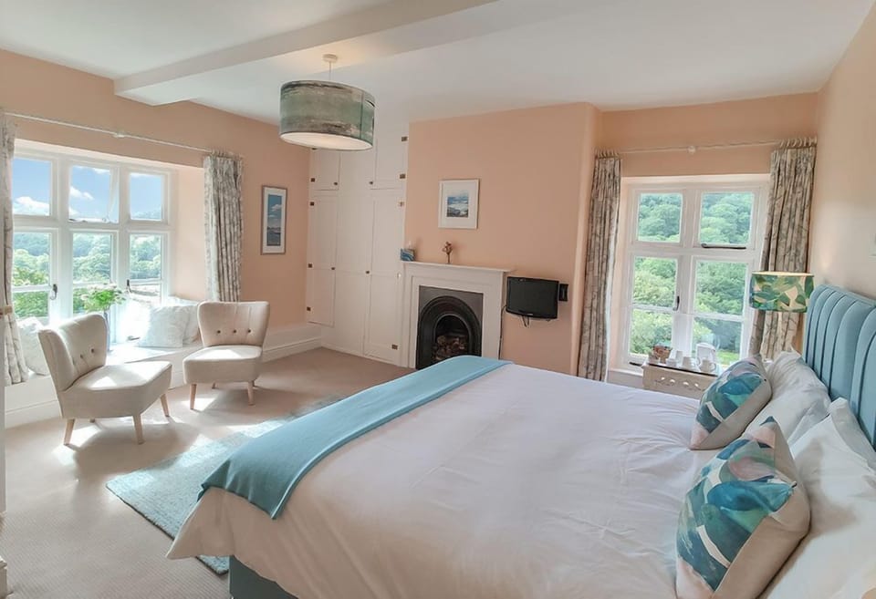 Room 2 - Double super king size or twin en-suite room with country view | Egyptian cotton sheets, premium bedding, individually decorated