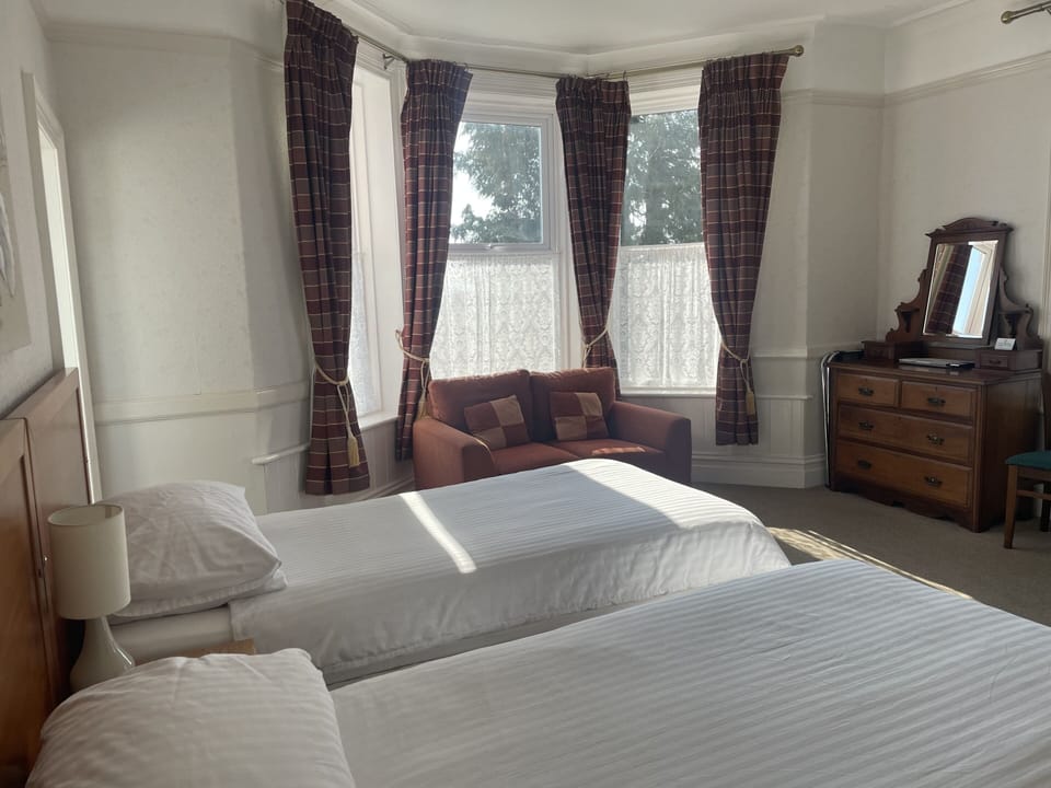 Twin Room, Ensuite (Bay)