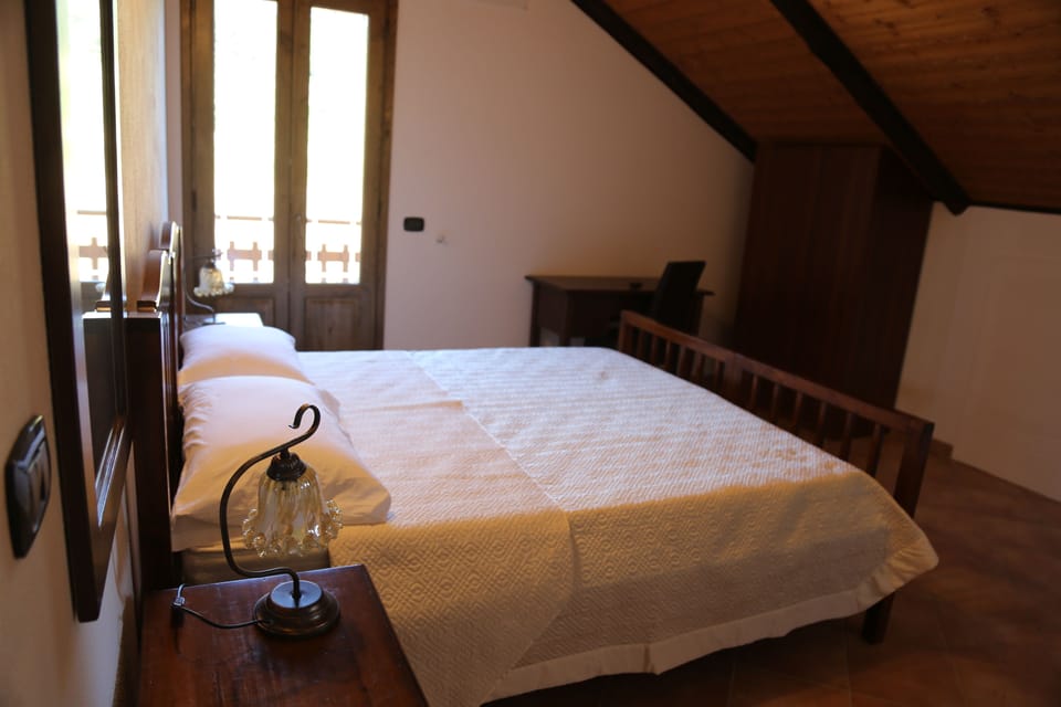 Deluxe Triple Room | Premium bedding, desk, soundproofing, free WiFi