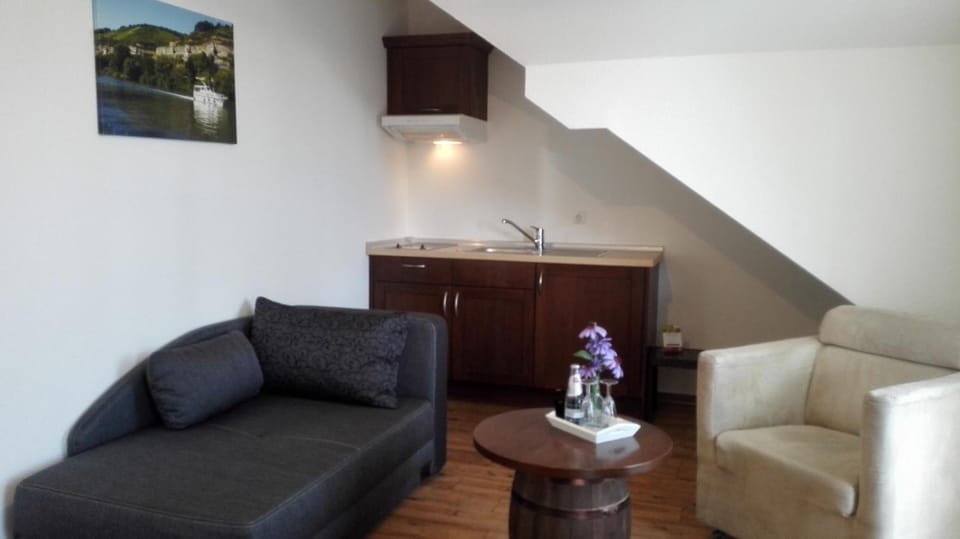 Comfort Suite (Scharlachberg) | Living room | Flat-screen TV