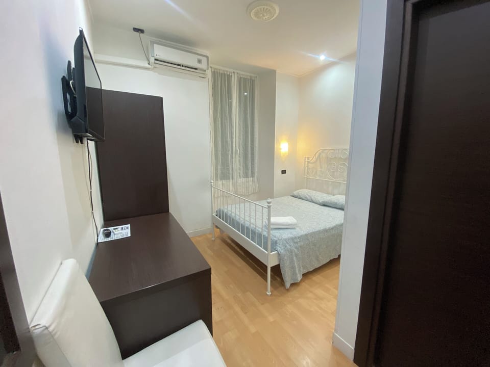 Economy Double Room, 1 Double Bed | Desk, blackout drapes, cribs/infant beds, free WiFi