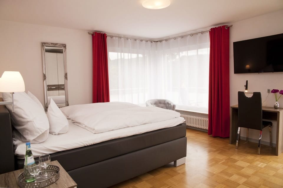 Deluxe Double Room | Egyptian cotton sheets, premium bedding, Select Comfort beds