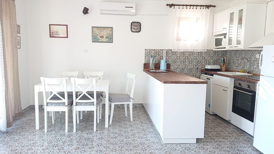 Kitchen and dining area