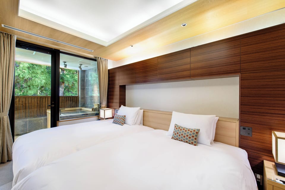 Comfort Suite Maisonette Twin | Minibar, in-room safe, free cribs/infant beds, free WiFi
