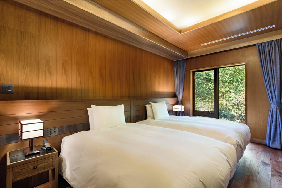 Luxury Suite Twin | Minibar, in-room safe, free cribs/infant beds, free WiFi