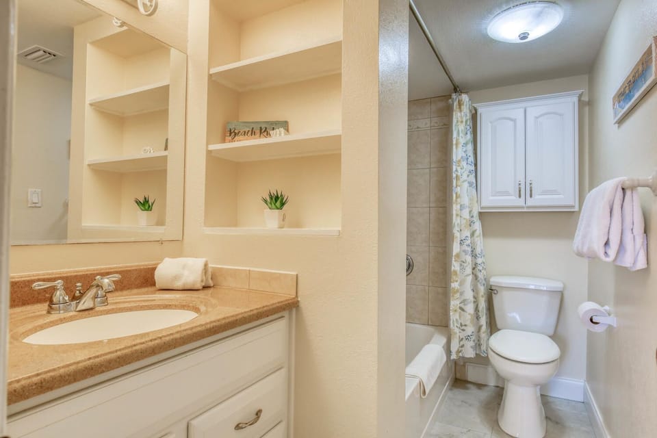 Ensuite bathroom off master bedroom