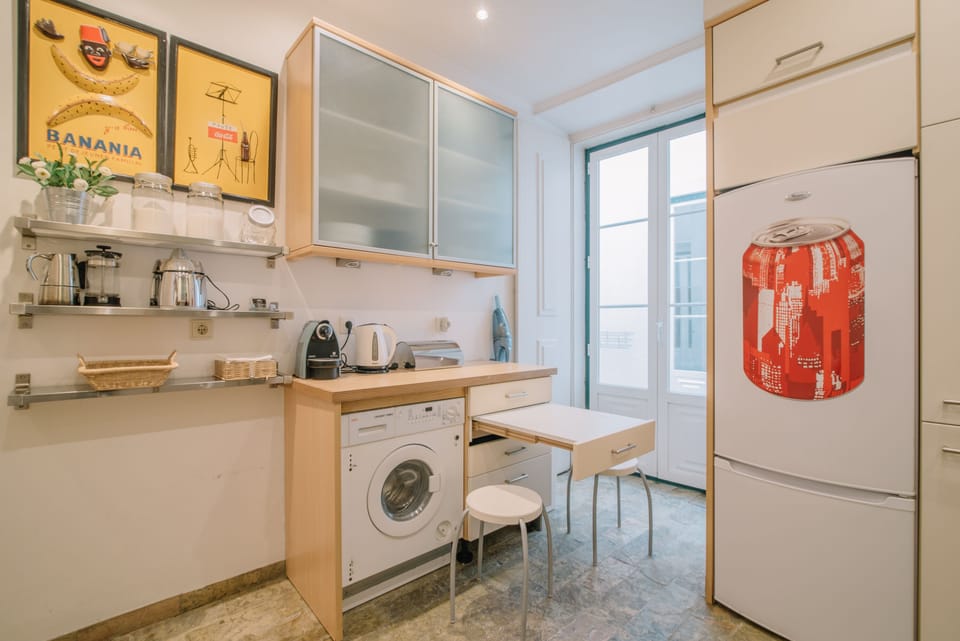 Fridge, Washing Machine, Extendable Table, Coffee Machine, Kettle, Fruit Squeeze
