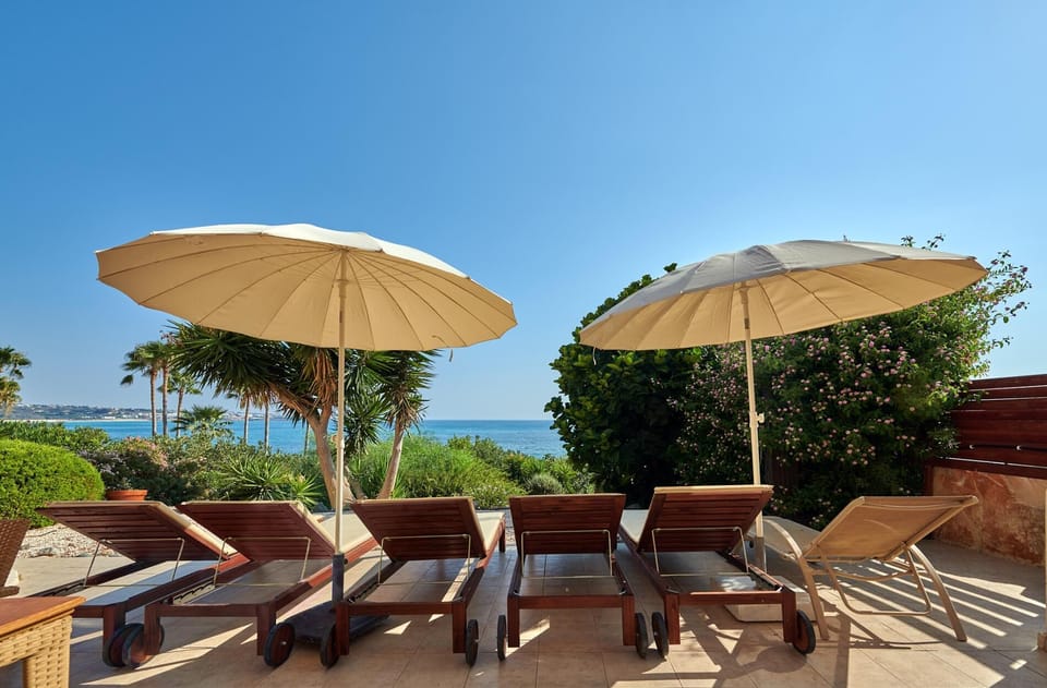 Villa Azura Sunrise by Ezoria Villas (8368)