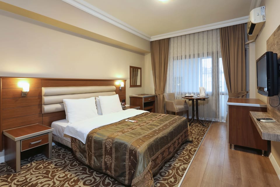 Standard Room | Premium bedding, minibar, in-room safe, desk
