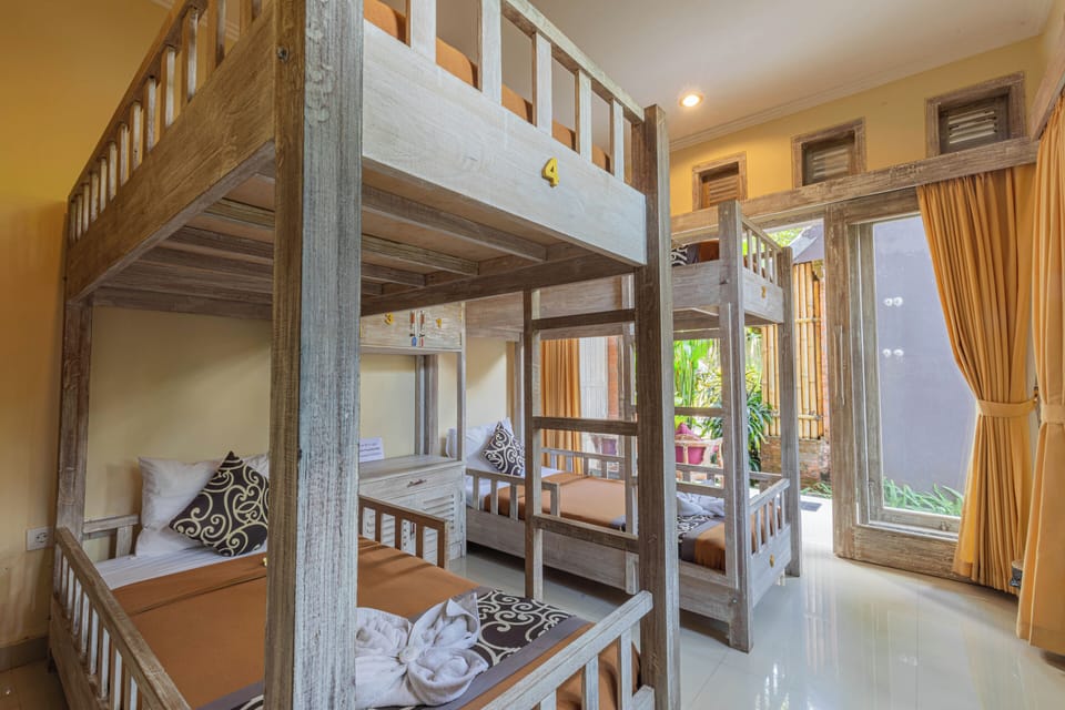 Shared Dormitory | Desk, free WiFi