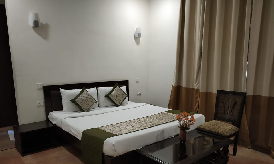 Superior Room, Balcony, City View | Egyptian cotton sheets, premium bedding, desk, laptop workspace