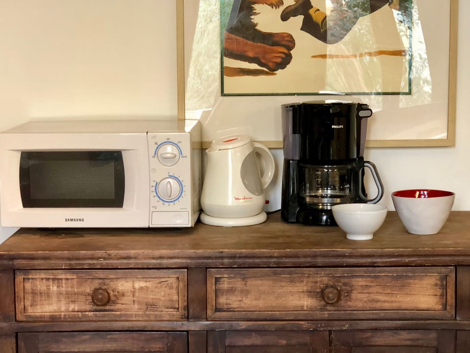 Apartment, 3 Bedrooms | Microwave