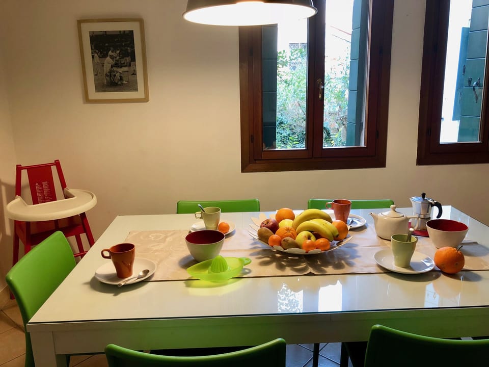 Apartment, 3 Bedrooms | In-room dining