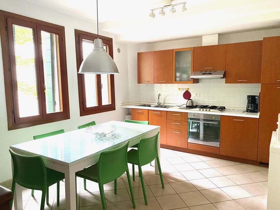 Apartment, 3 Bedrooms | Private kitchen | Fridge, microwave, oven, stovetop