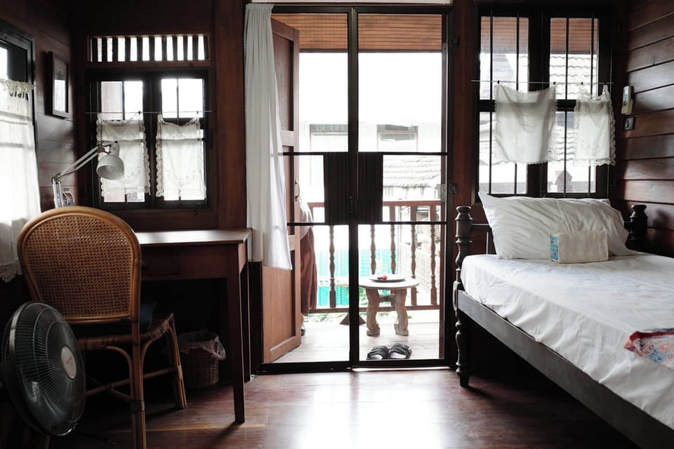 Lanna Style and Wooden Room 3 | Desk, free WiFi, bed sheets