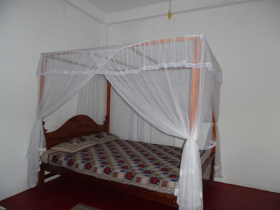 Desk, laptop workspace, free WiFi