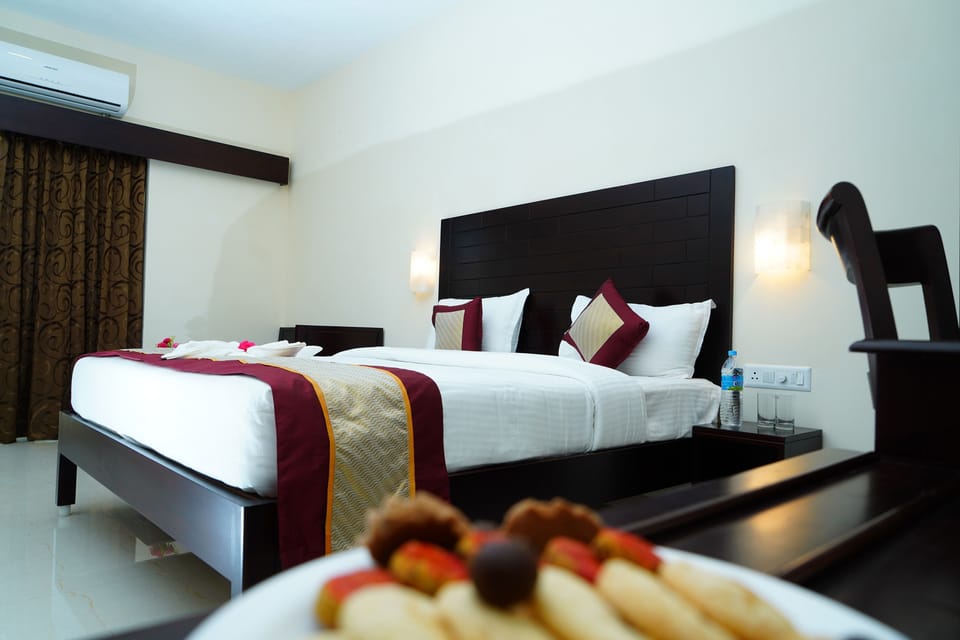 Family Suite | Hypo-allergenic bedding, down comforters, desk, blackout drapes