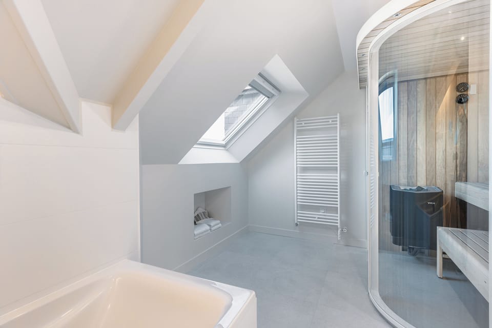 Panoramic Suite, Ocean View | Bathroom | Free toiletries, hair dryer, towels