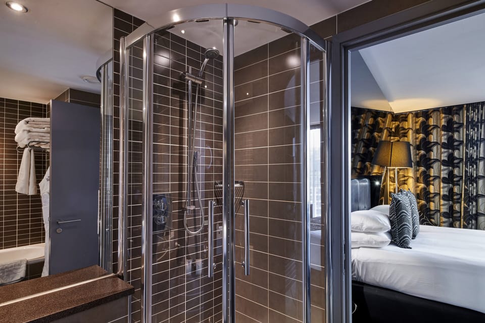 Premium bedding, minibar, in-room safe, desk